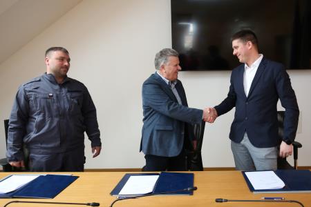 Podpis pogodbe VGV 1 za PGD Dolenja vas 06 Foto Ljubo Vukelič
